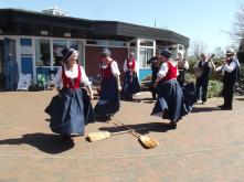 Hampshire Garland Dancers dancing with Welsh Besums